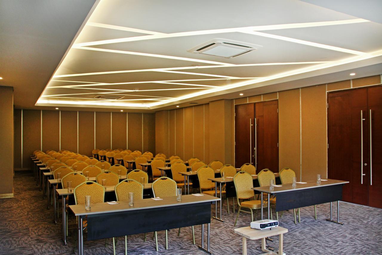 Famvida Hotel Lubuklinggau מראה חיצוני תמונה
